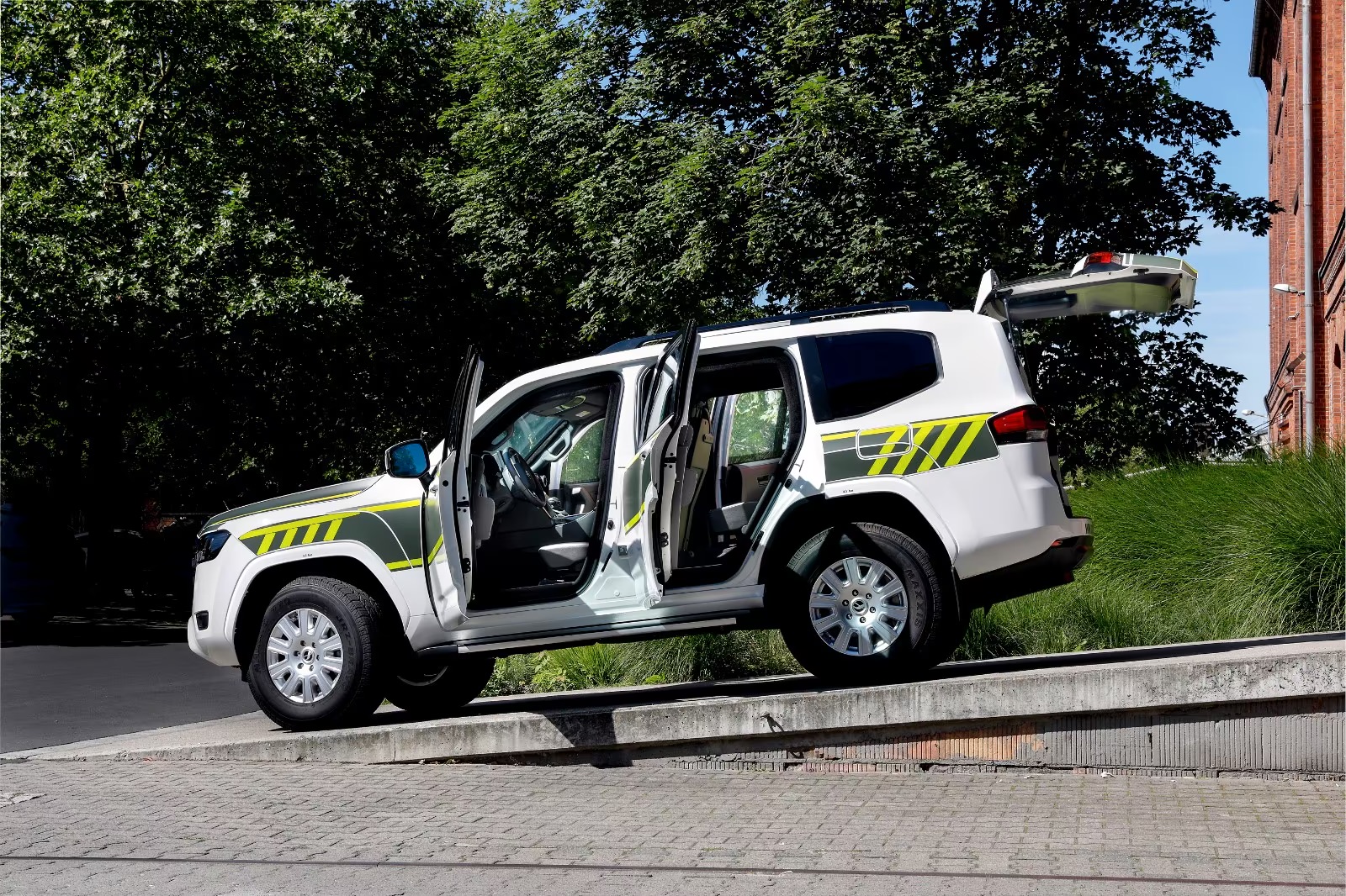 Armored Toyota Land Cruiser 300 GXR VR9 For Sale