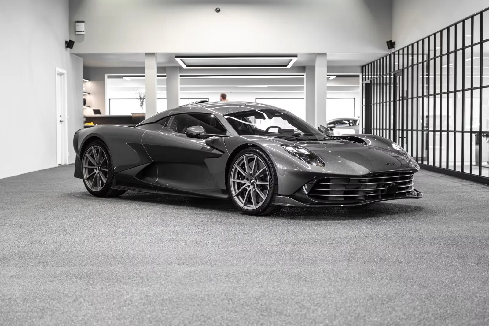 Aston Martin Valhalla