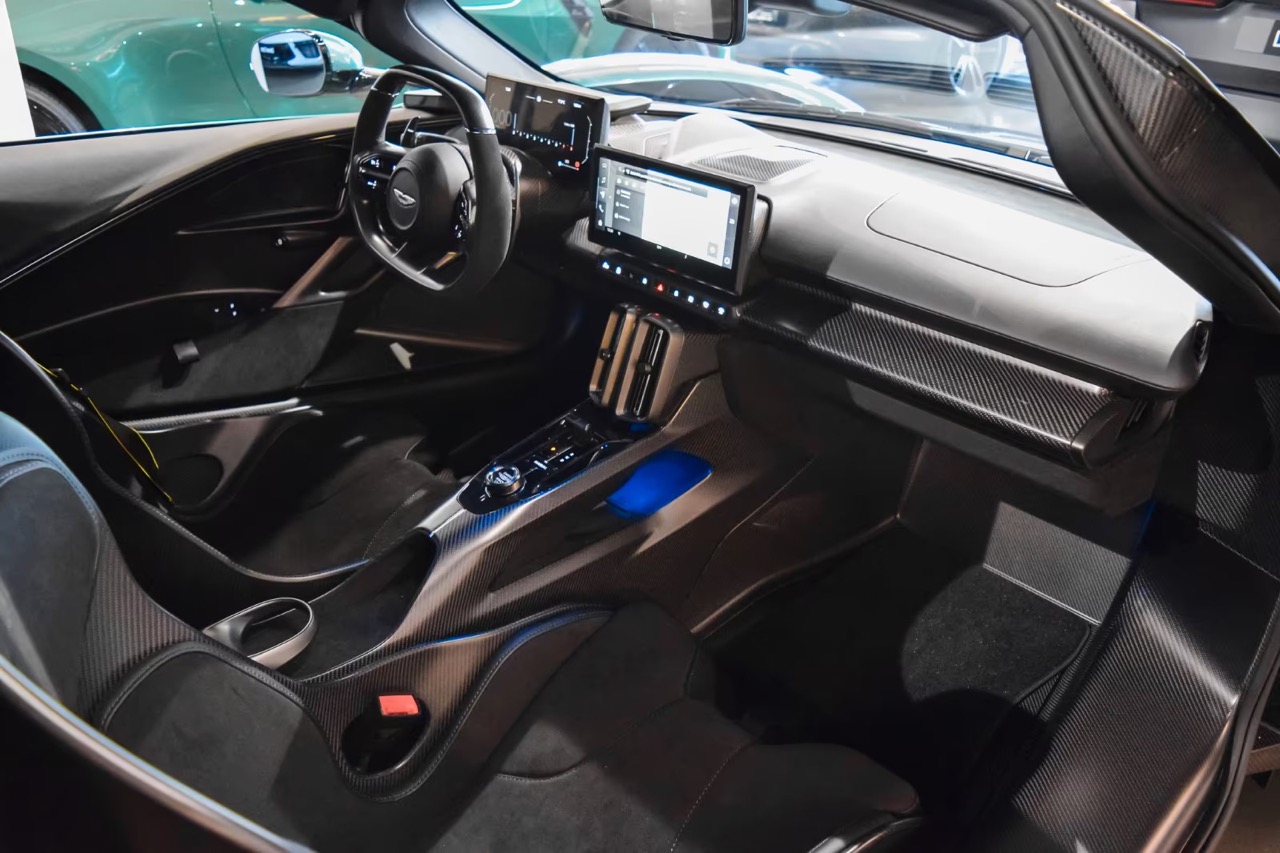 Aston Martin Valhalla