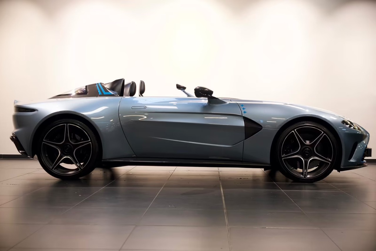 Aston Martin V12 Speedster