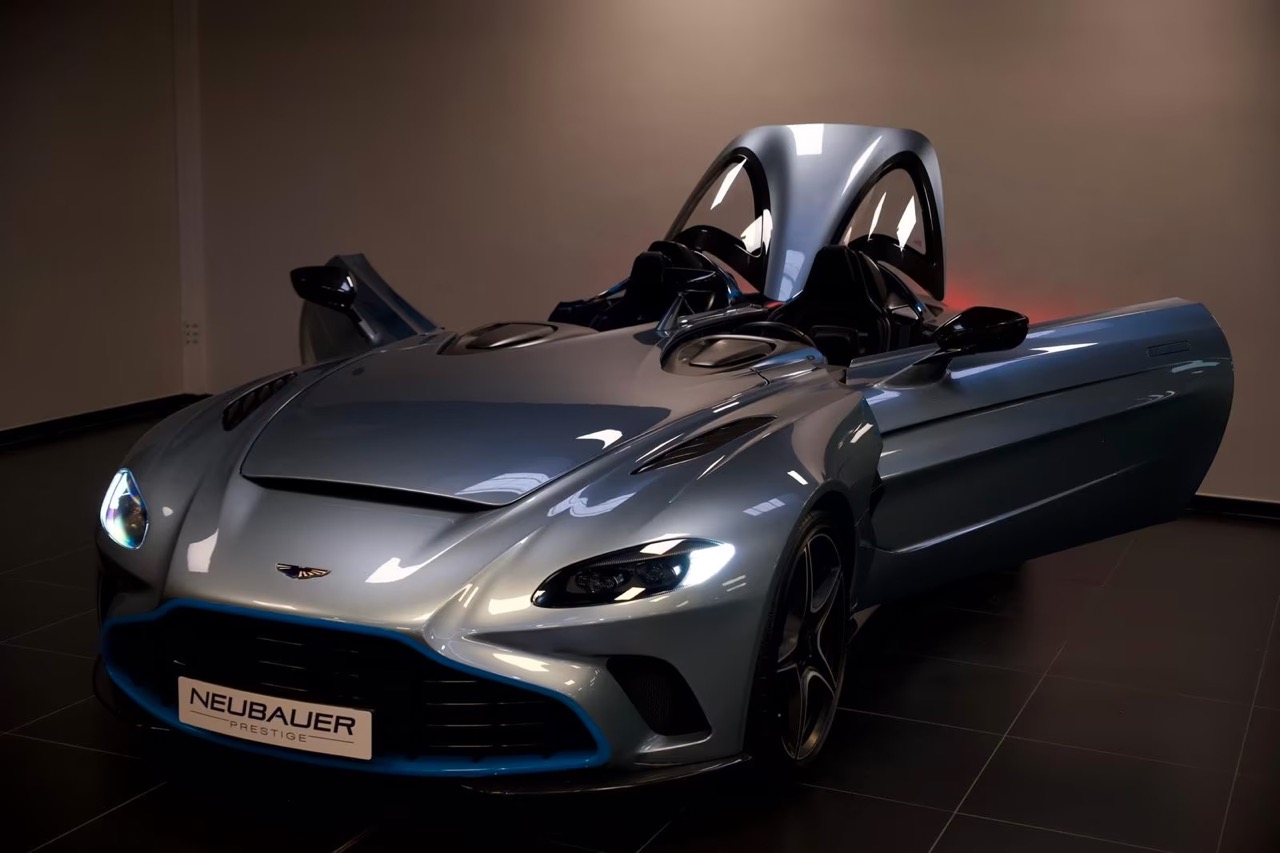 Aston Martin V12 Speedster