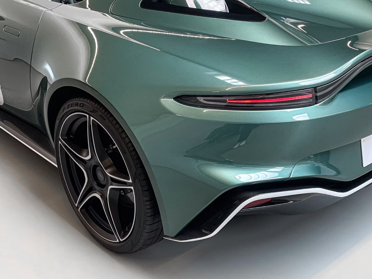 Aston Martin V12 Speedster