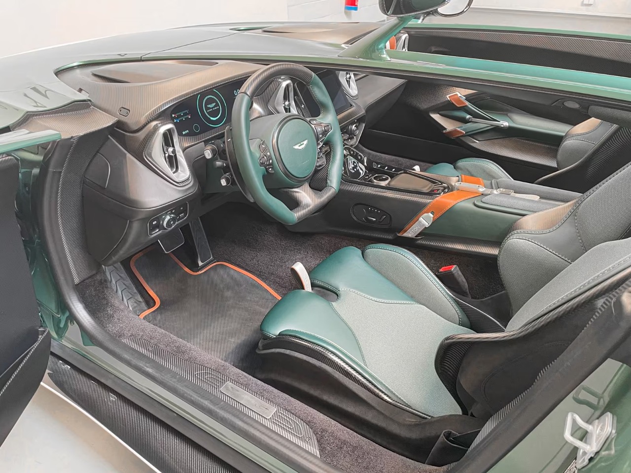 Aston Martin V12 Speedster