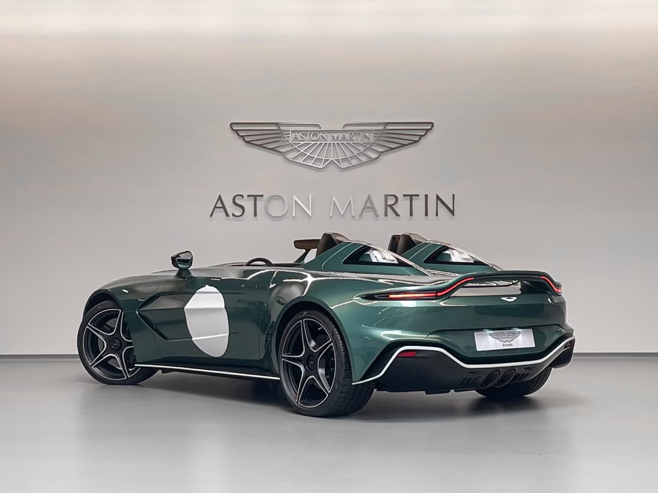 Aston Martin V12 Speedster