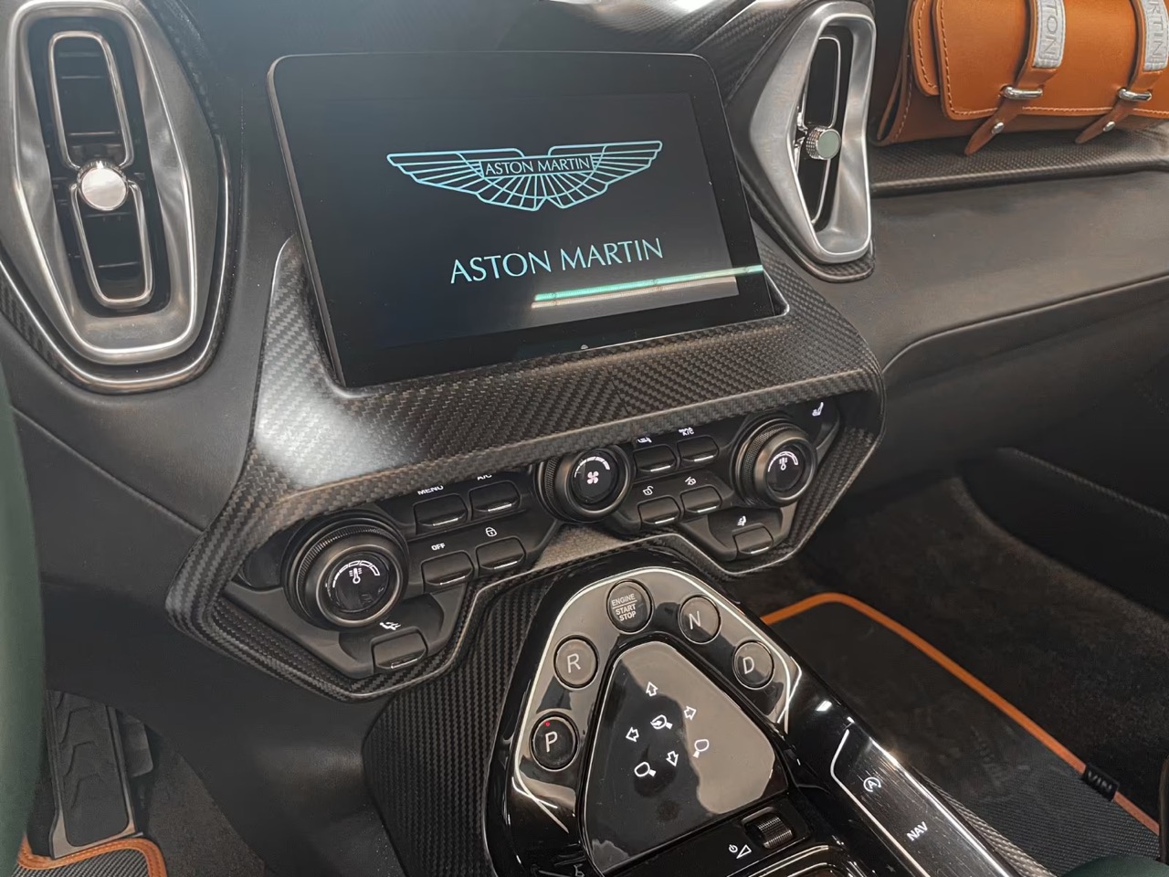 Aston Martin V12 Speedster