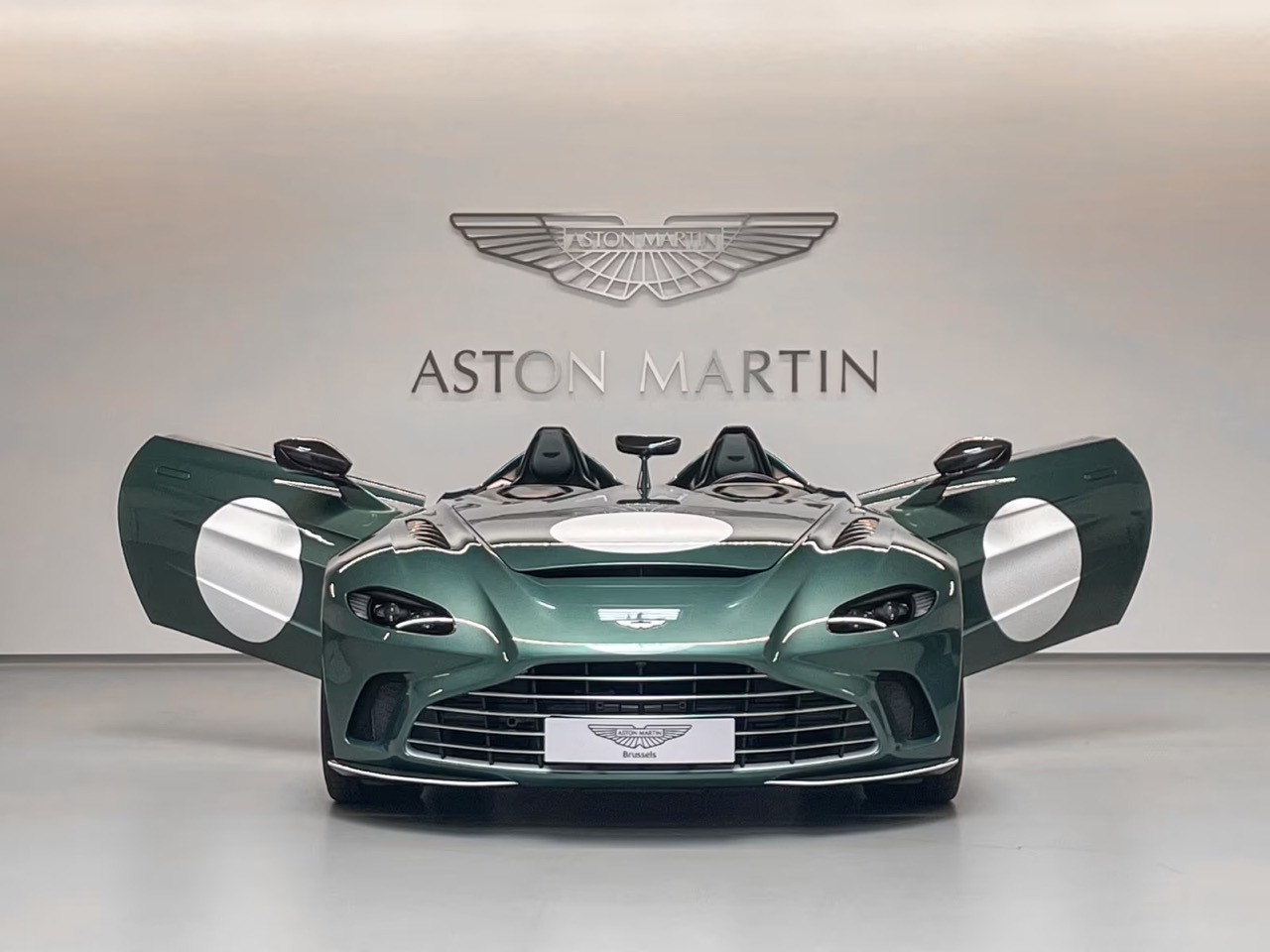 Aston Martin V12 Speedster