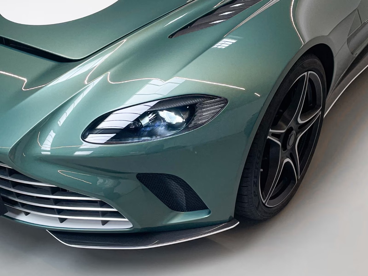 Aston Martin V12 Speedster