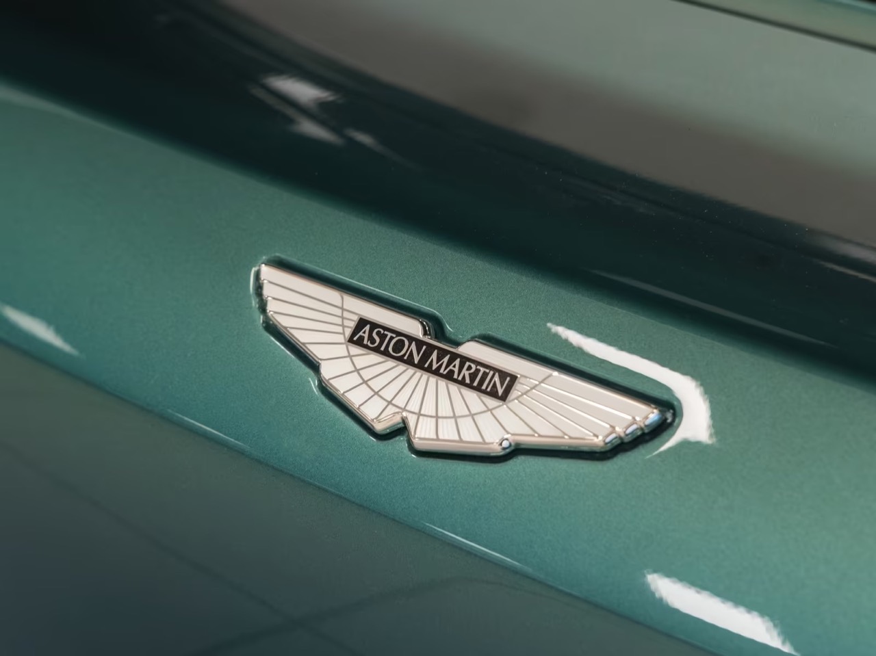 Aston Martin V12 Speedster