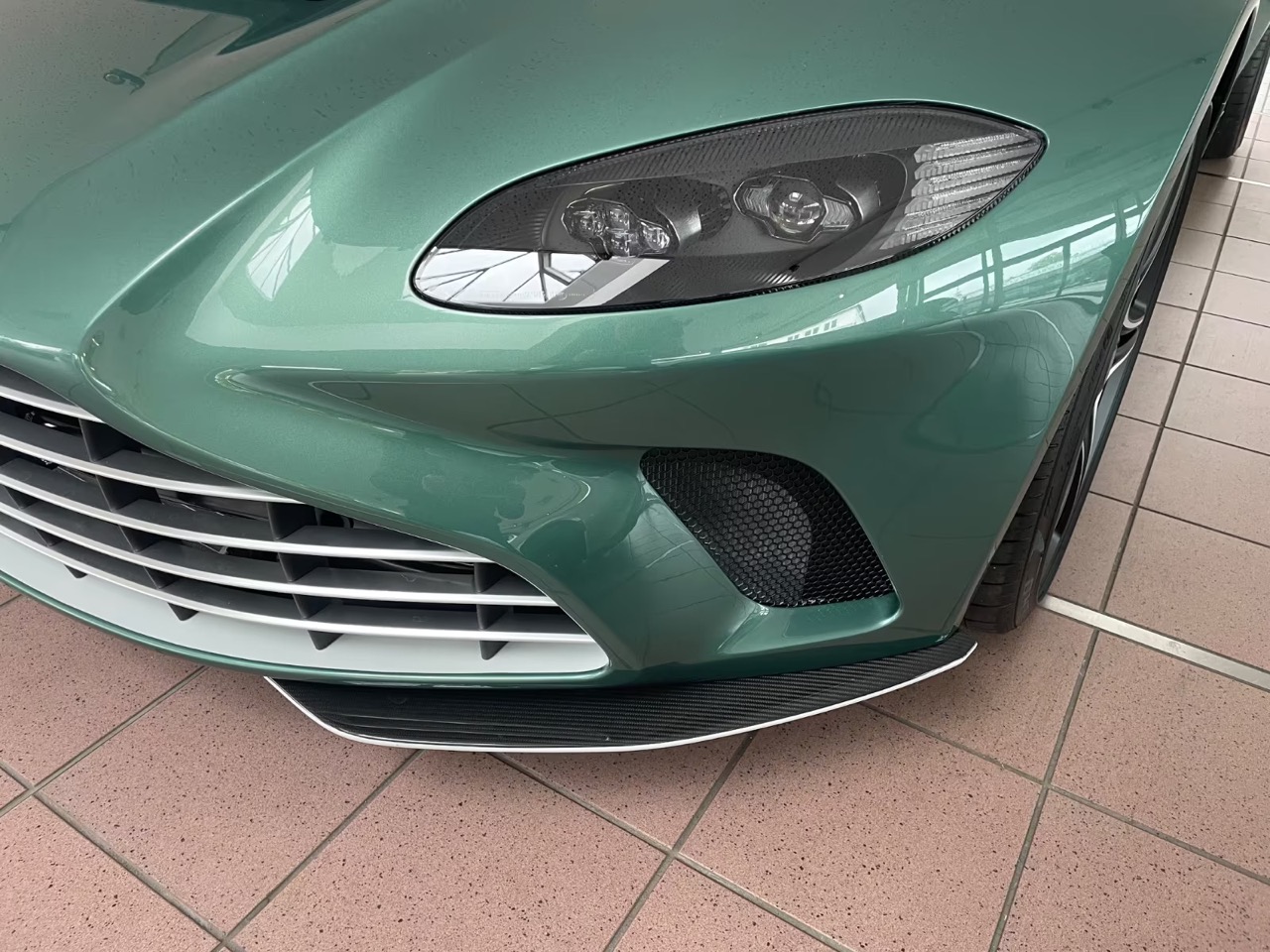 Aston Martin V12 Speedster