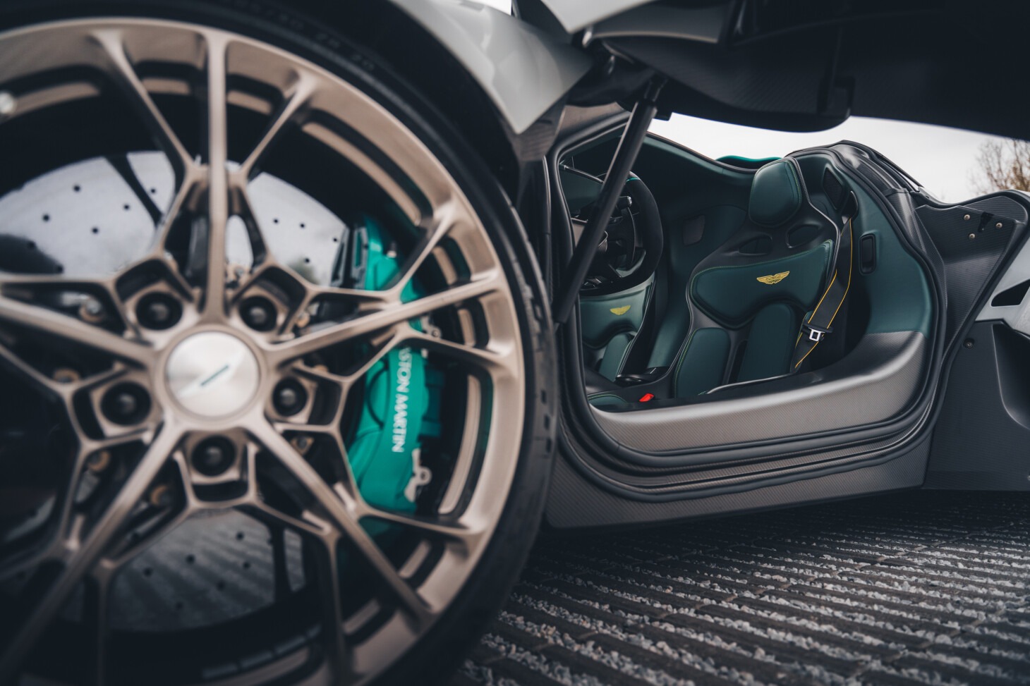 Aston Martin Valhalla