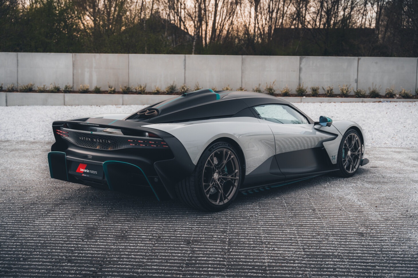 Aston Martin Valhalla