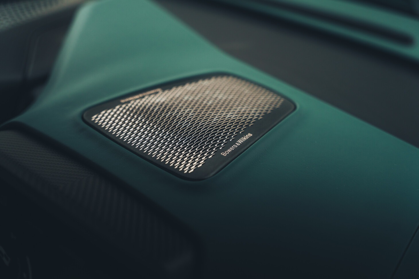 Aston Martin Valhalla