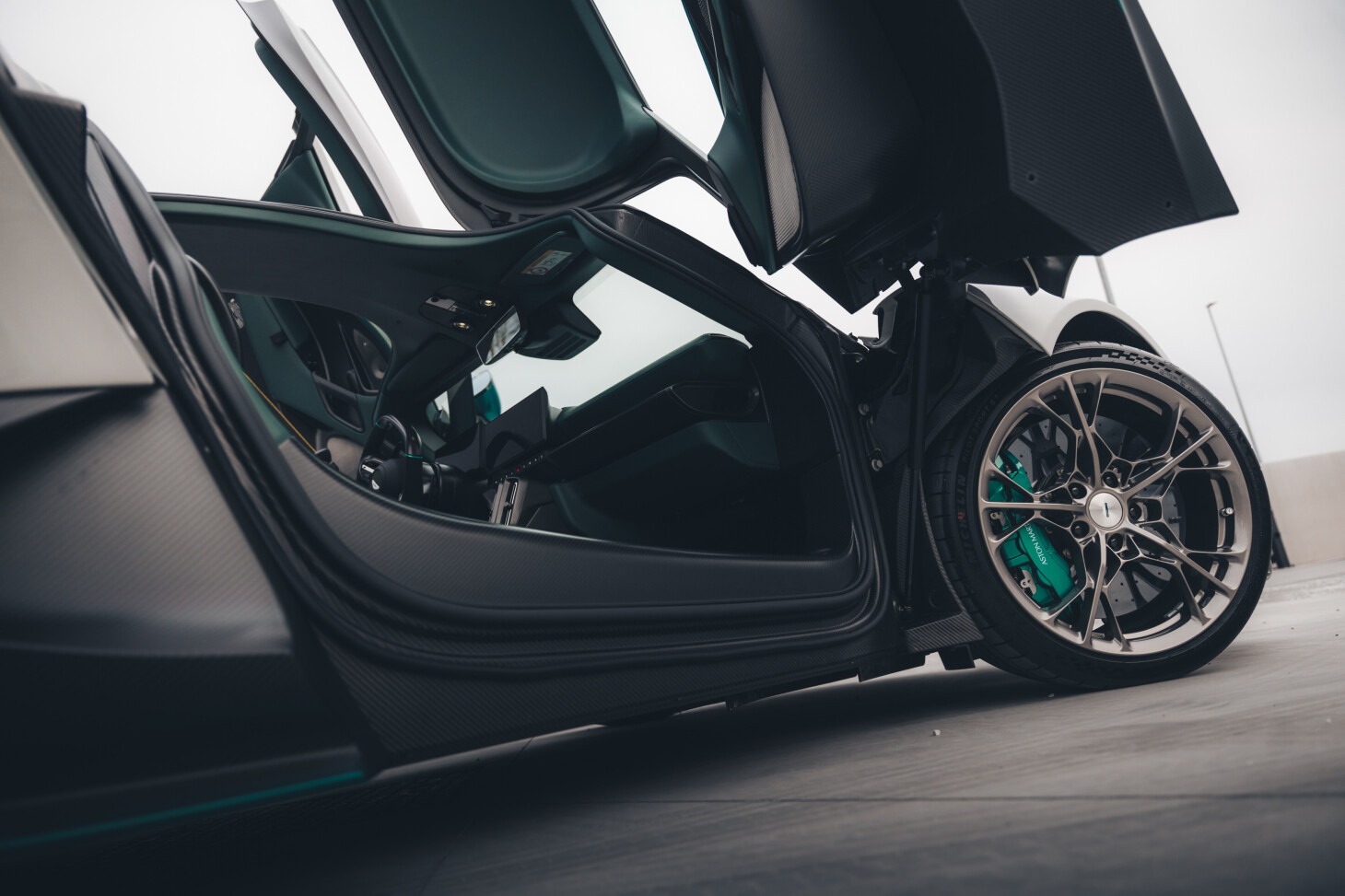 Aston Martin Valhalla