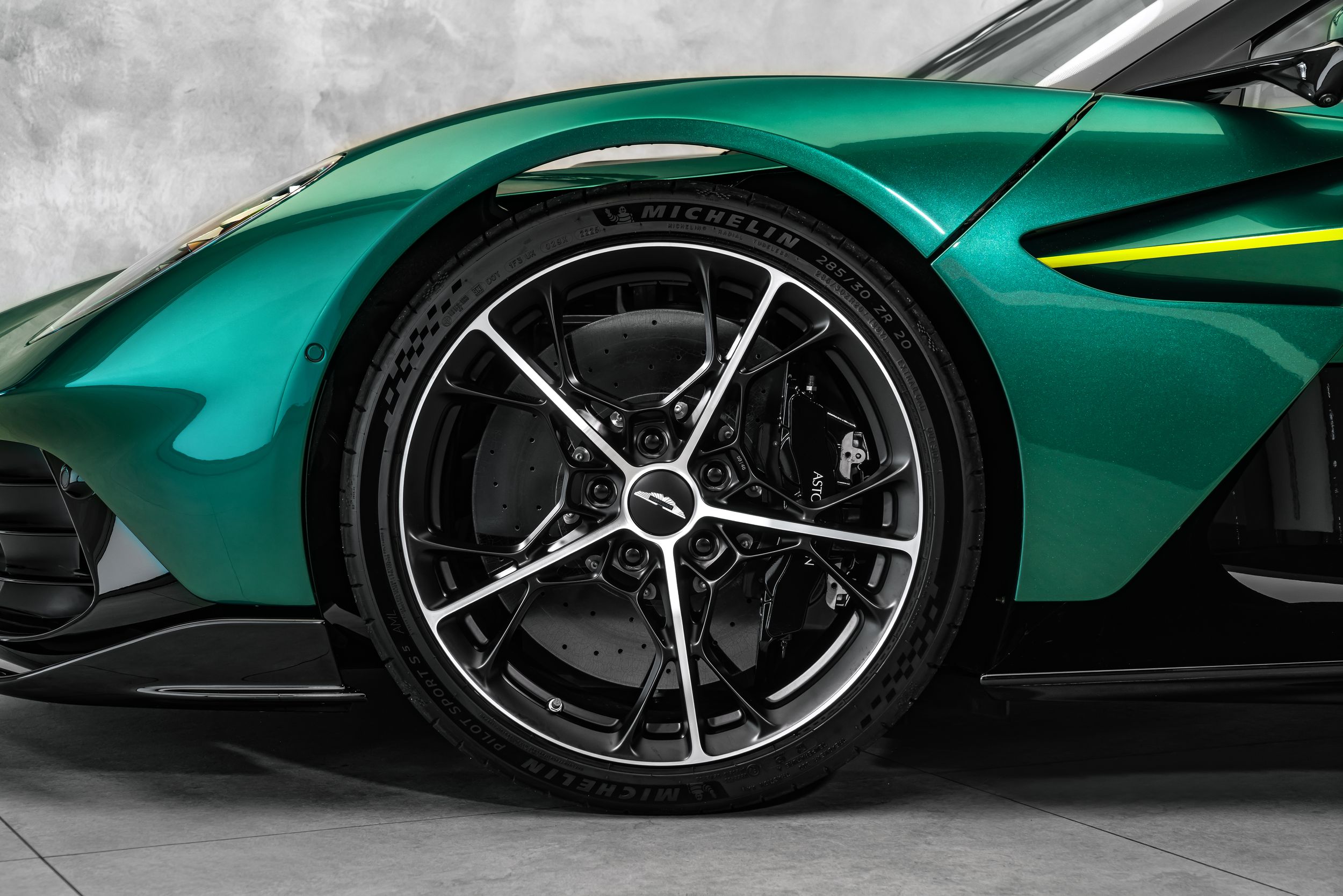 Aston Martin Valhalla
