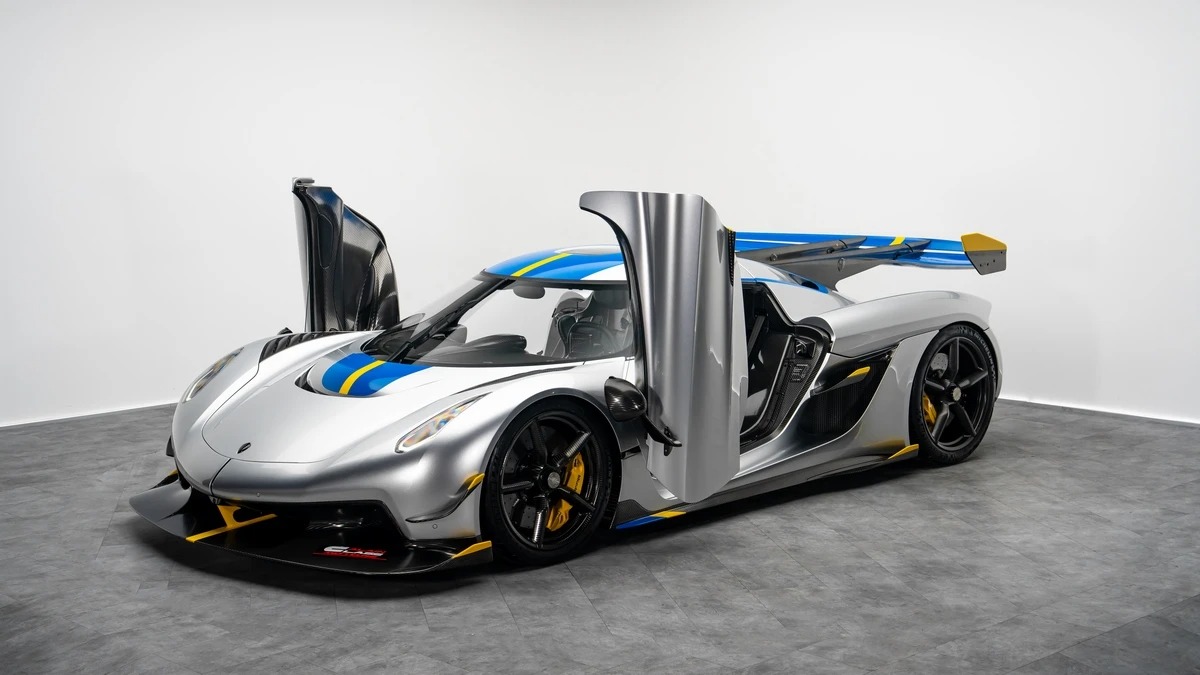 Koenigsegg Jesko Attack For Sale, Moon Silver, UAE, HYPERLUXE