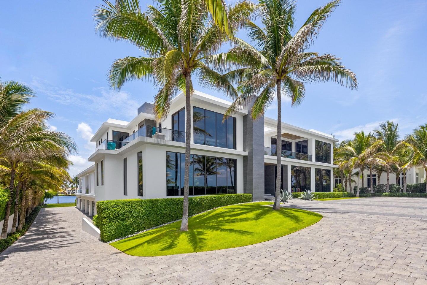 Oceanfront Estate For Sale in Manalapan, South Florida