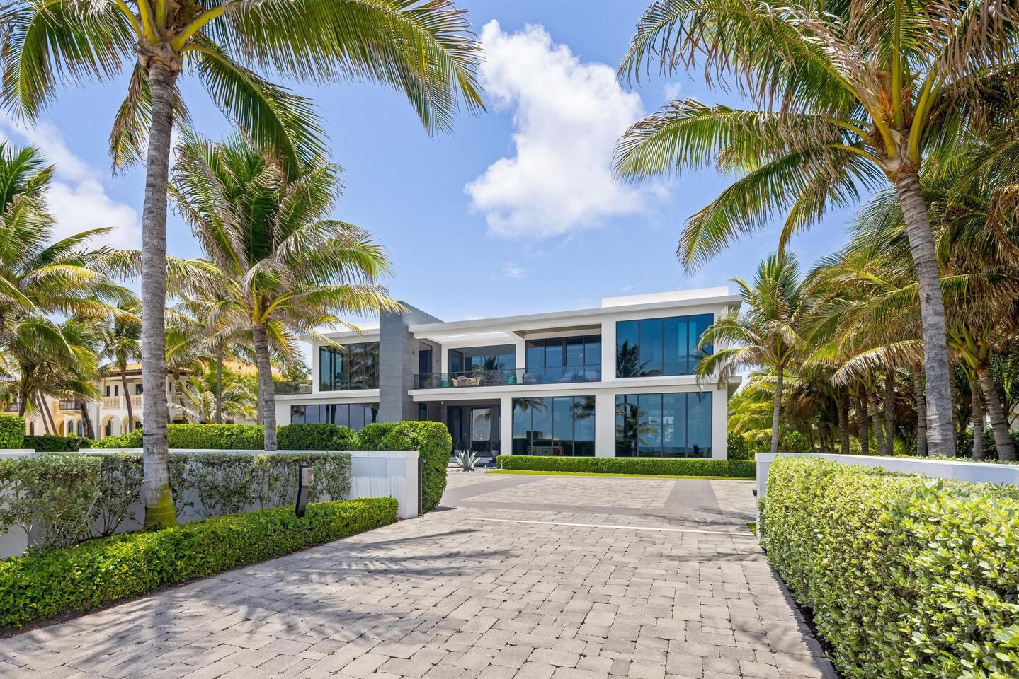 Oceanfront Estate For Sale in Manalapan, South Florida