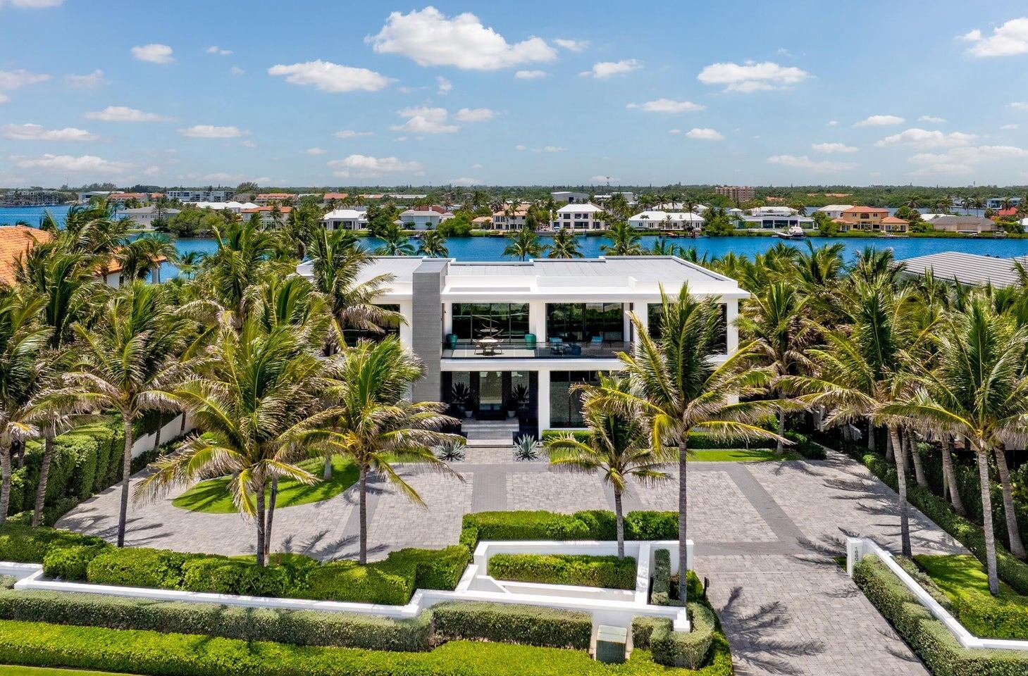 Oceanfront Estate For Sale in Manalapan, South Florida