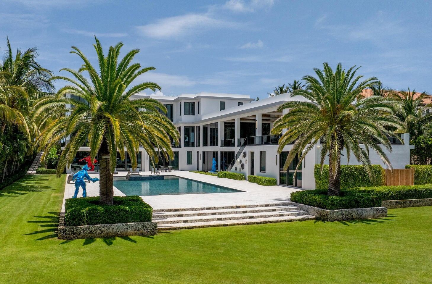 Oceanfront Estate For Sale in Manalapan, South Florida