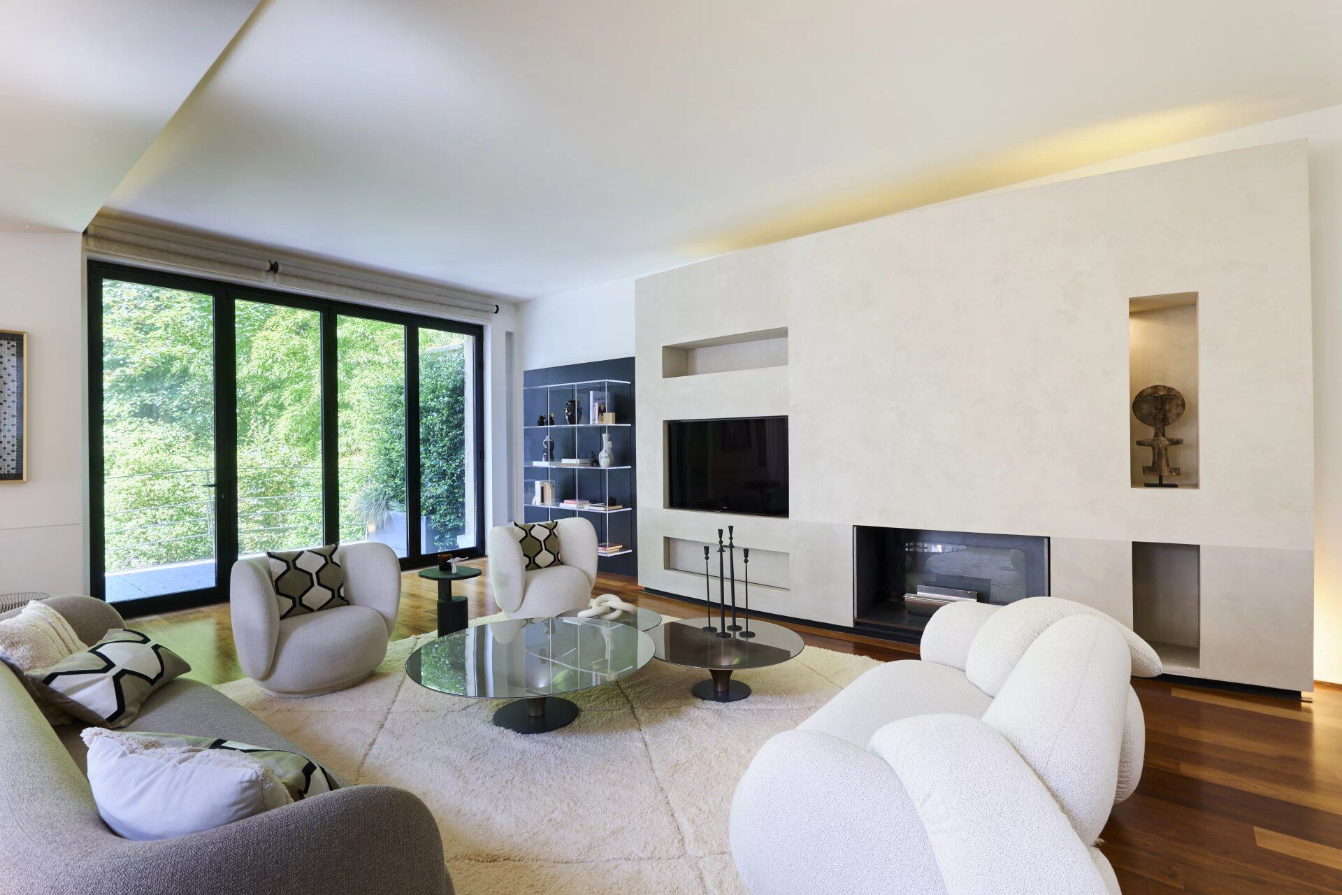 Private Mansion with Pool For Sale in Paris 16th District