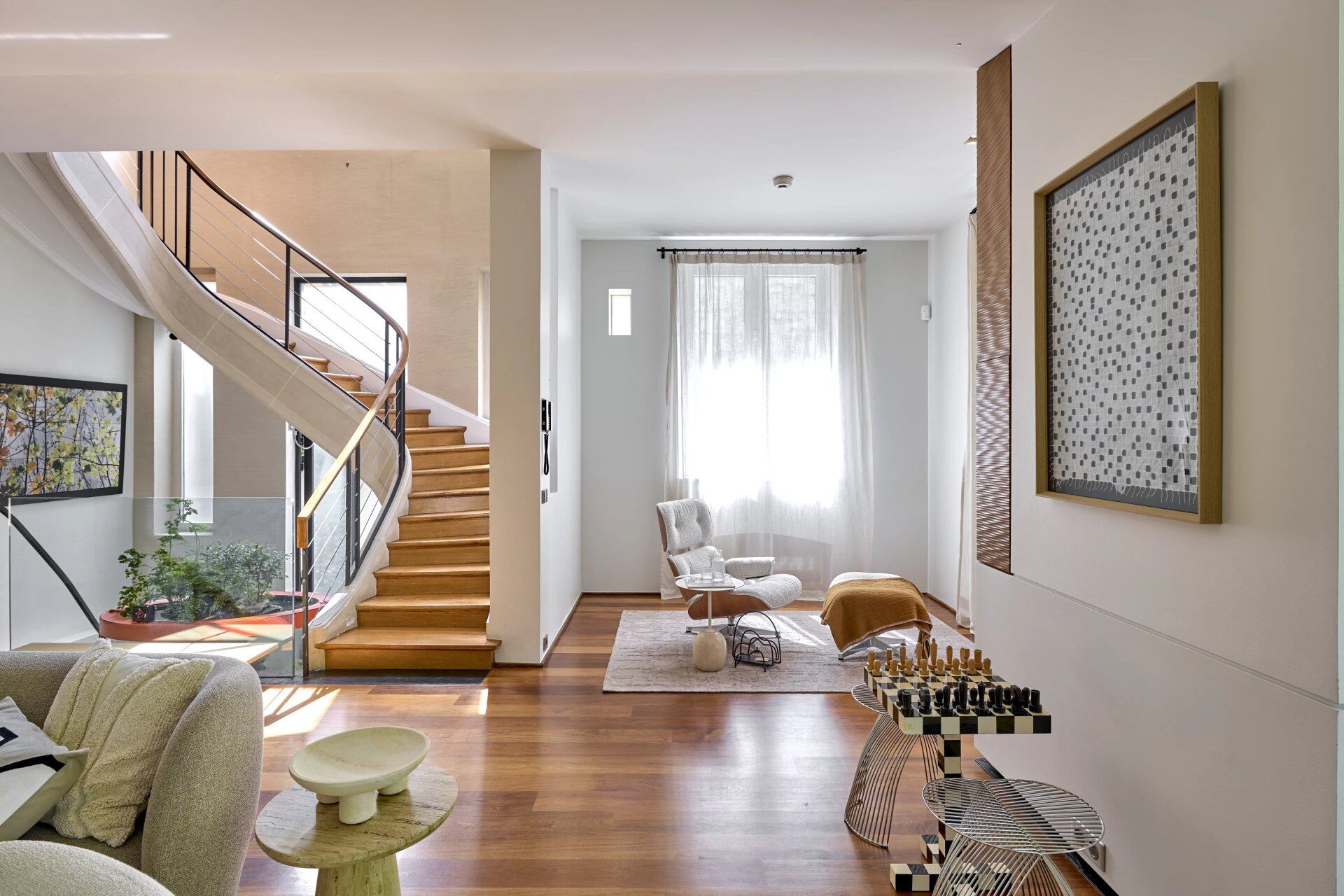 Private Mansion with Pool For Sale in Paris 16th District