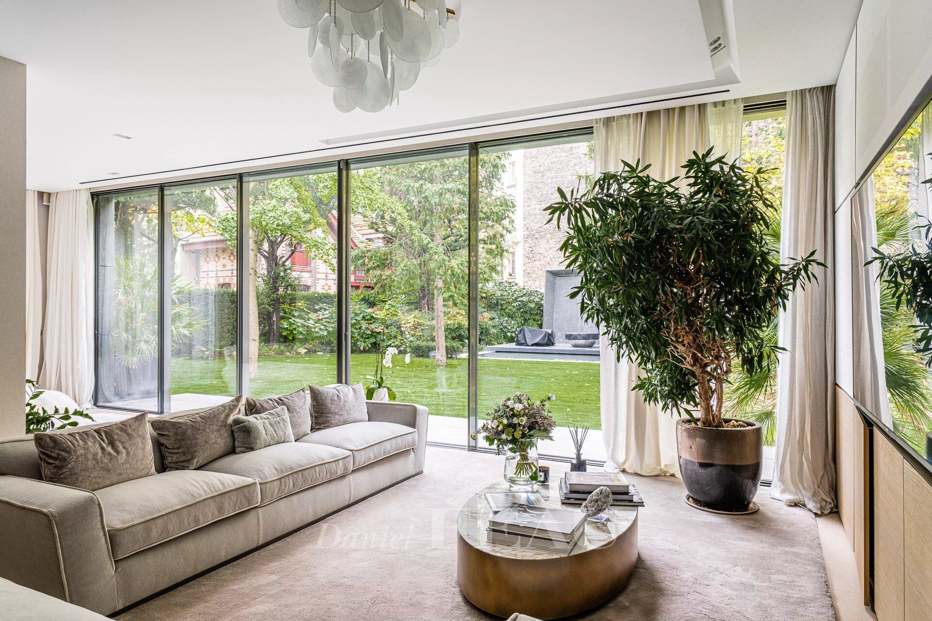 Luxury homes for sale in Paris off-market