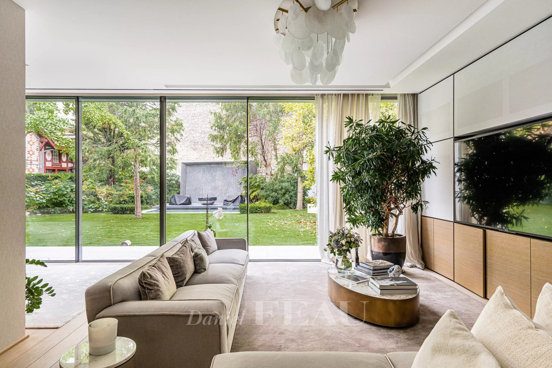 Private Mansion for sale in Paris 16th District, Auteuil