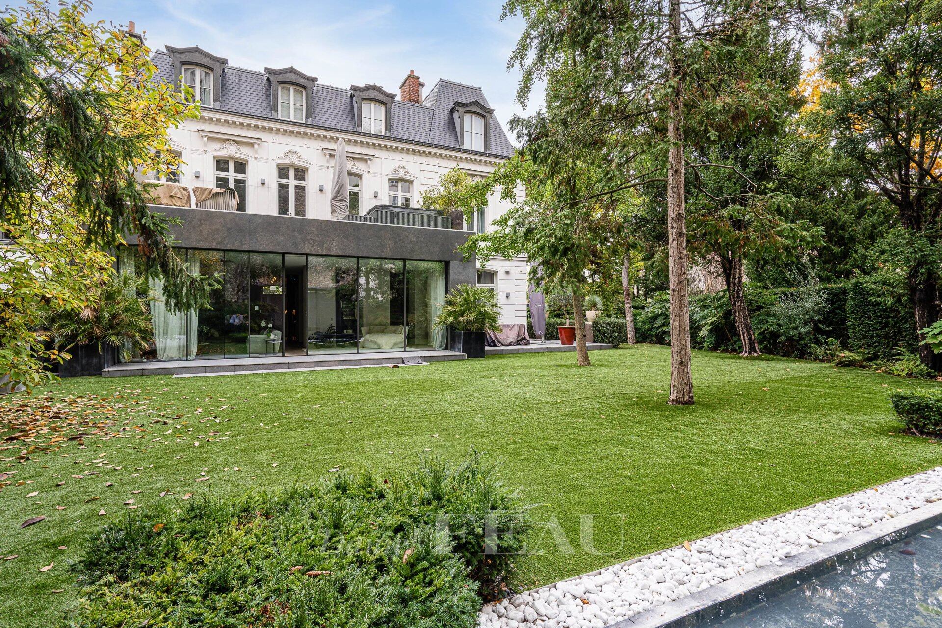 Private Mansion for sale in Paris 16th District, Auteuil