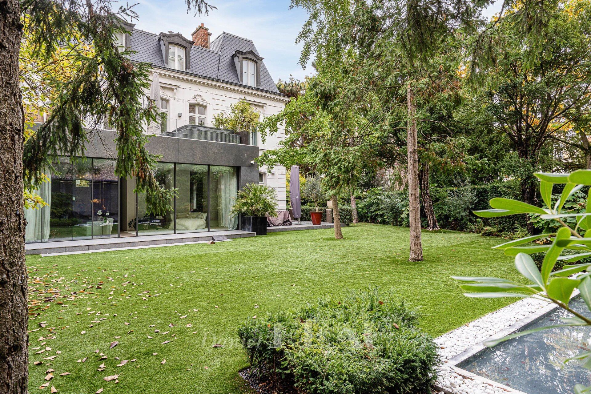 Private Mansion for sale in Paris 16th District, Auteuil