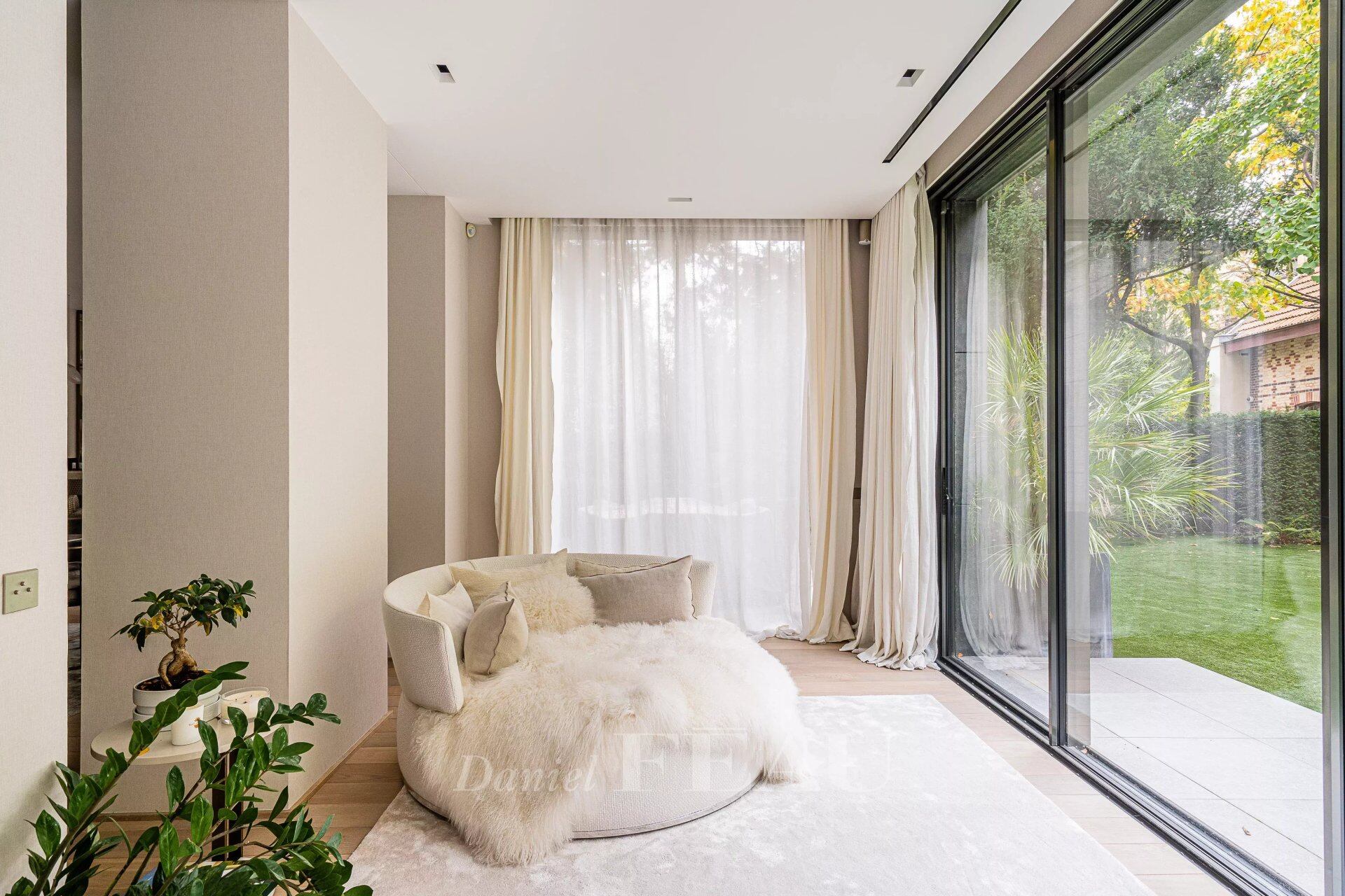 Private Mansion For Sale in Paris 16th District, Auteuil