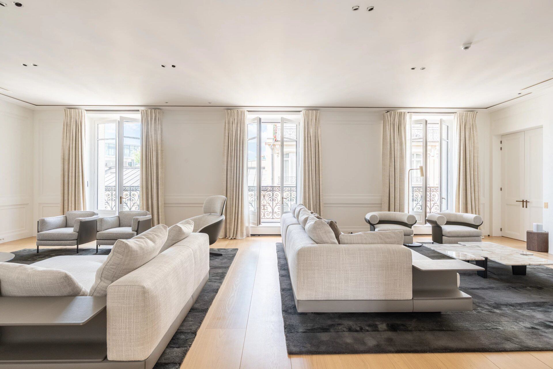 Luxury Apartment for sale on Avenue Montaigne, Paris