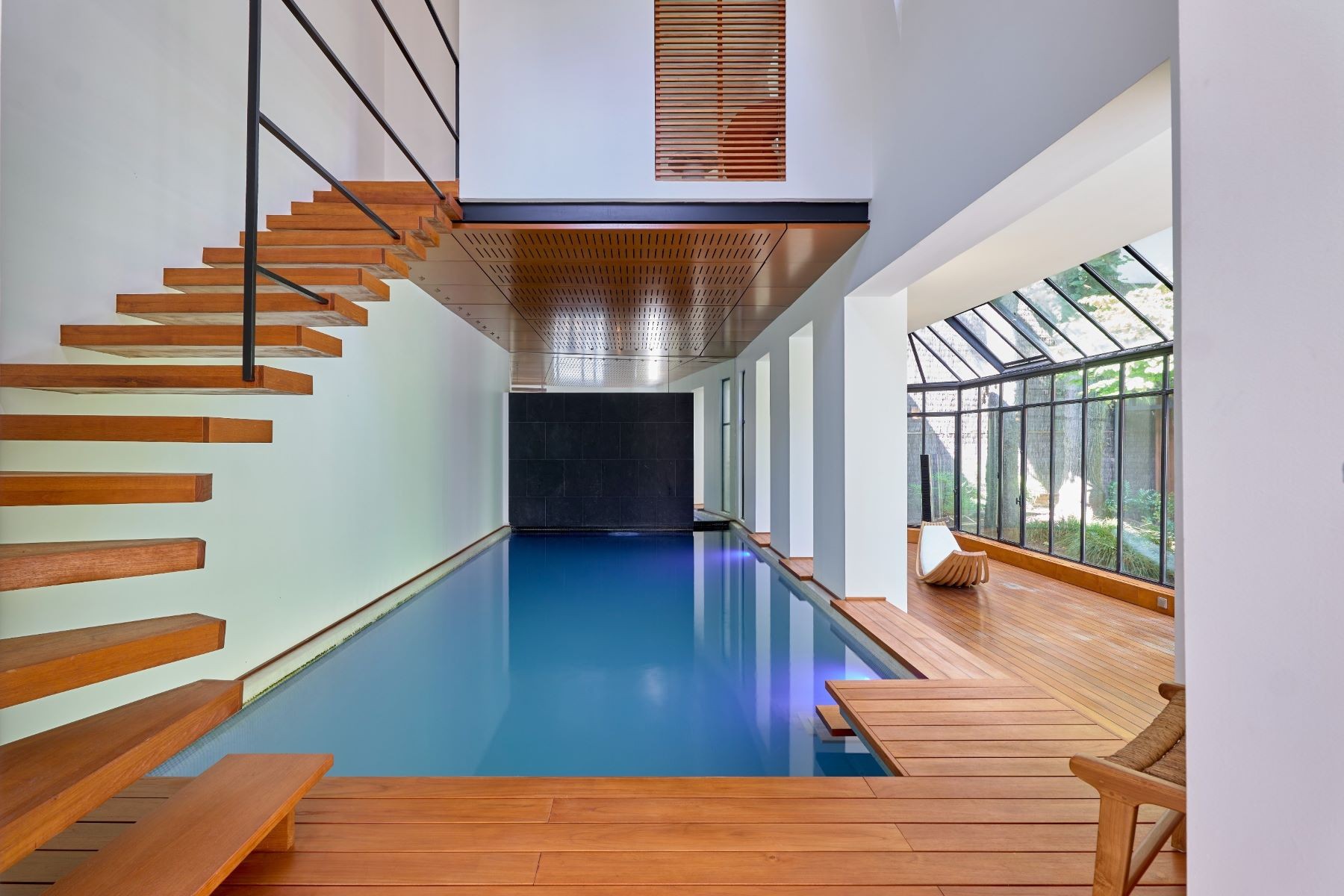 Exceptional Private Mansion For Sale in a Secured Private Impasse, Paris 16th
