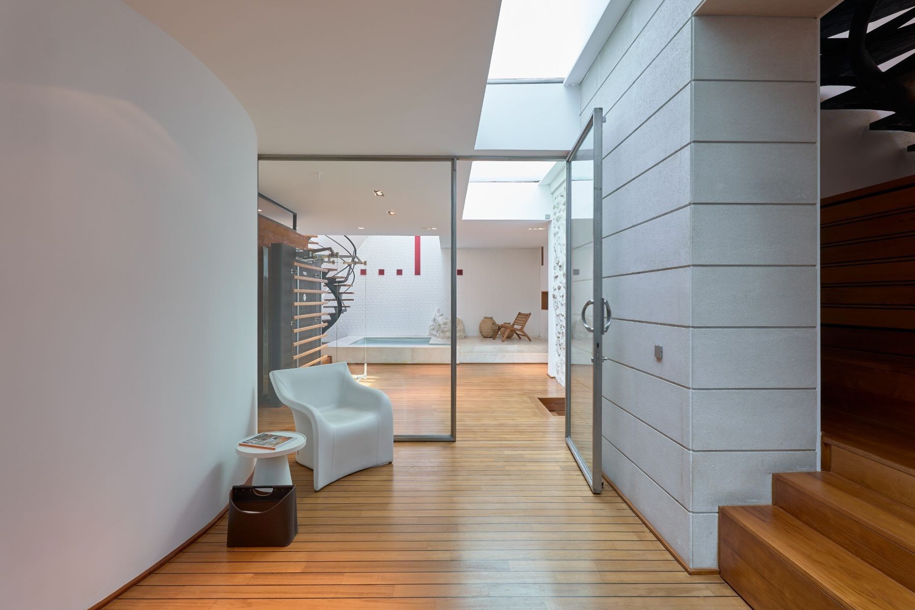 Exceptional Private Mansion For Sale in a Secured Private Impasse, Paris 16th