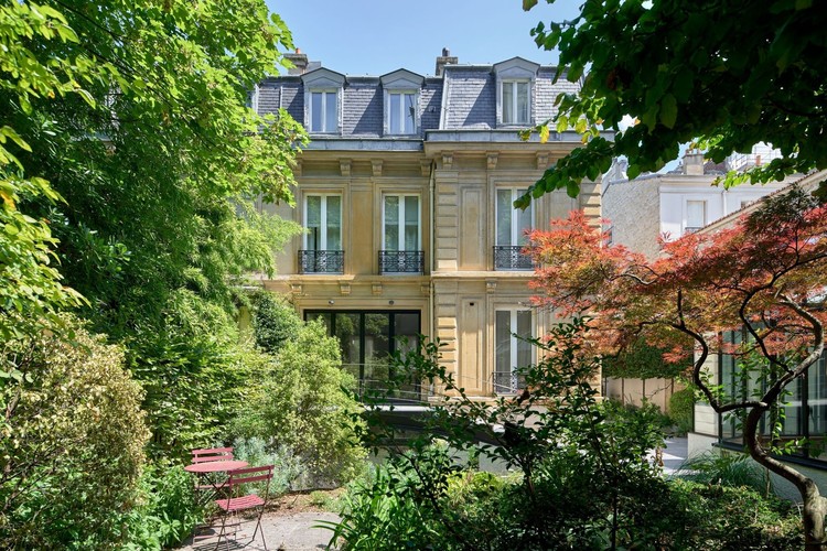 Exceptional Private Mansion Private Impasse Paris 16th — HYPERLUXE