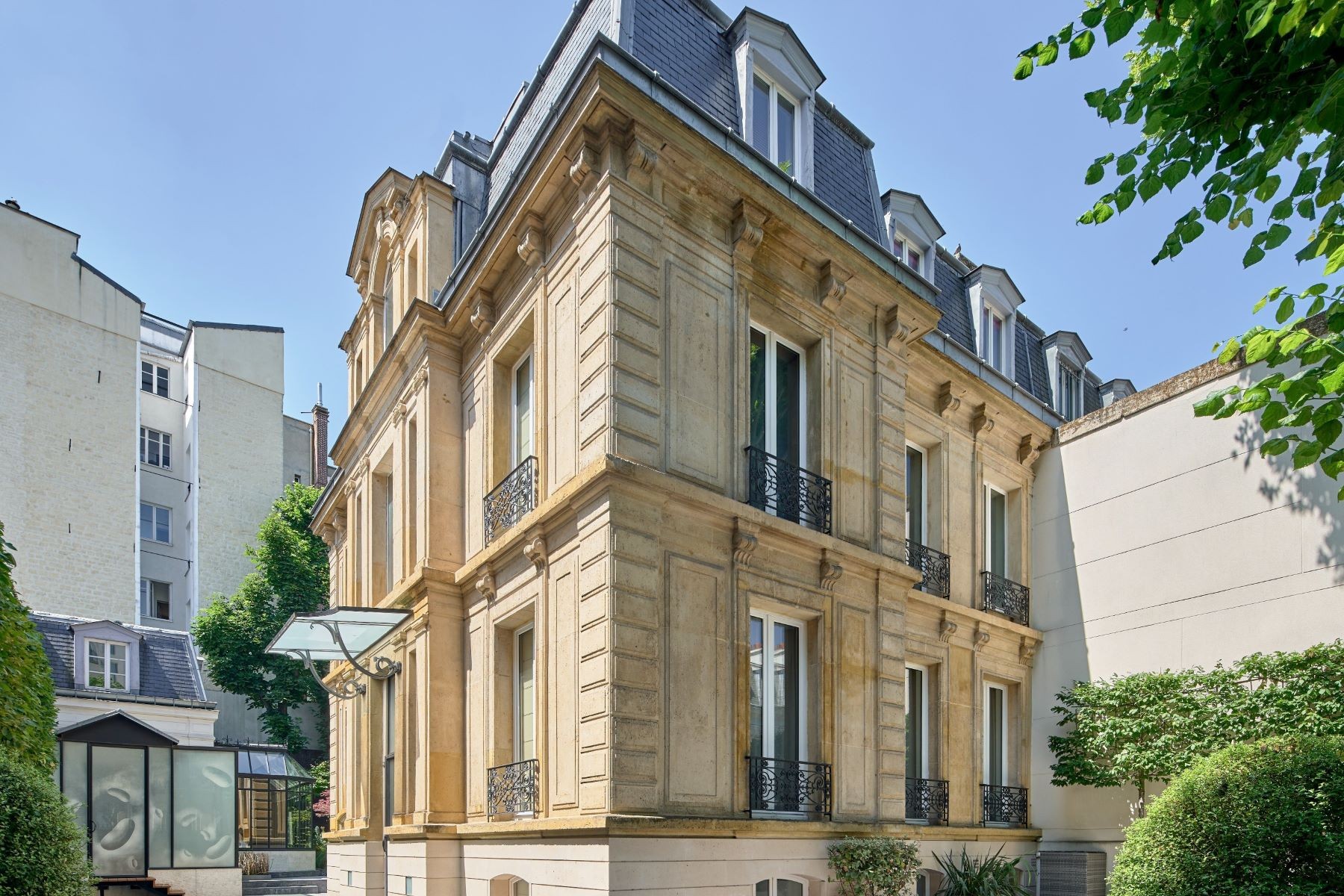 Exceptional Private Mansion for Sale, Secured Private Impasse, Paris 16th