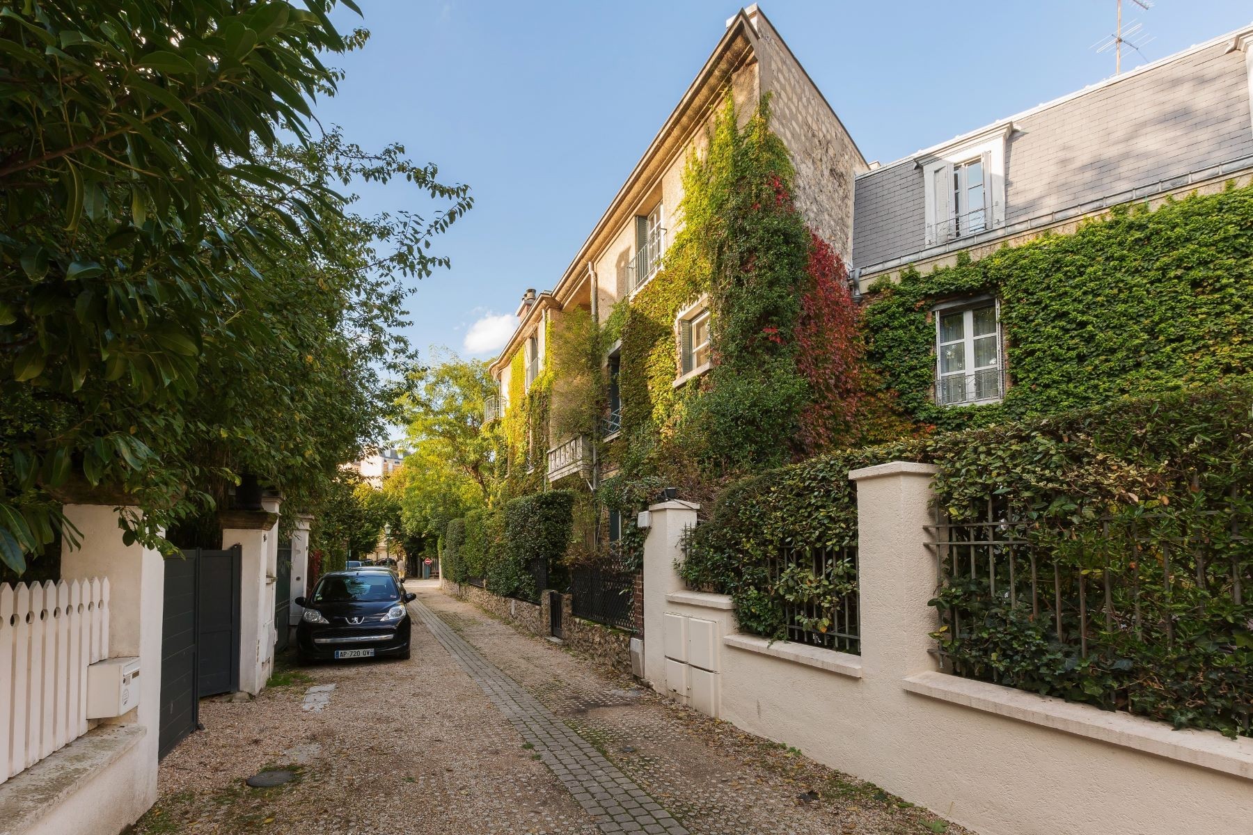 Exceptional Family Estate, Private Mansion & Garden — Built 1860