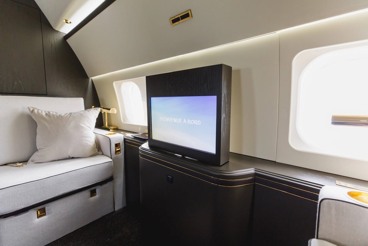 Boeing BBJ lounge zone