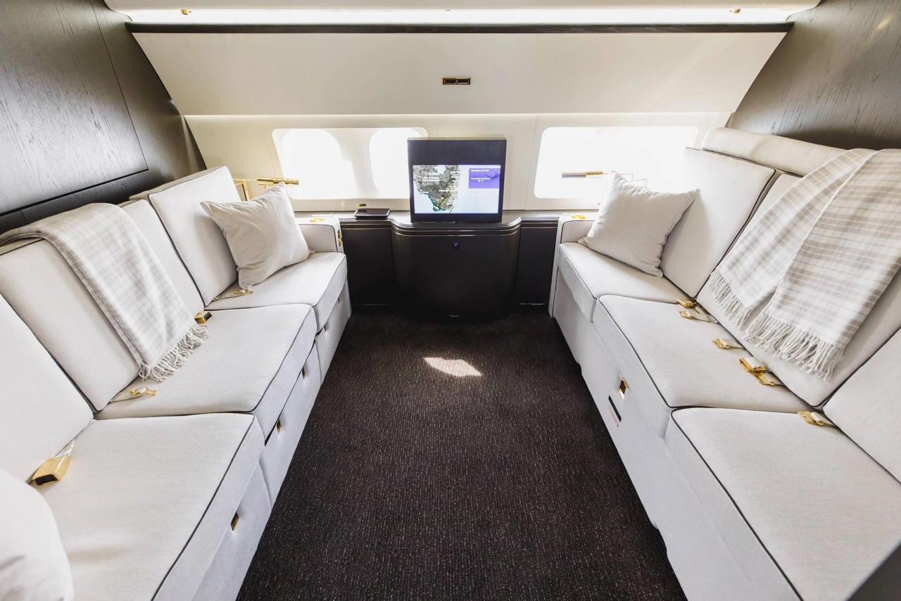 Boeing BBJ lounge area