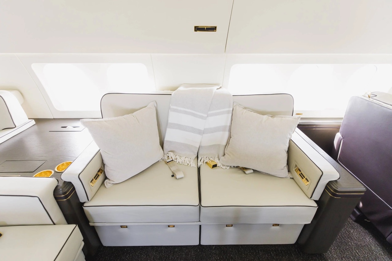 Boeing BBJ mini divan