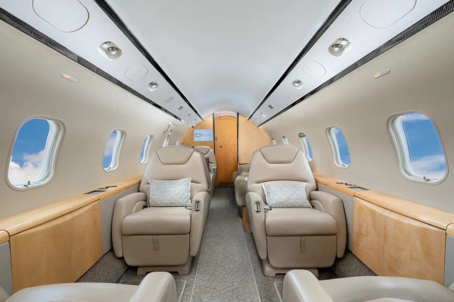 Bombardier Challenger 300 cabin for sale