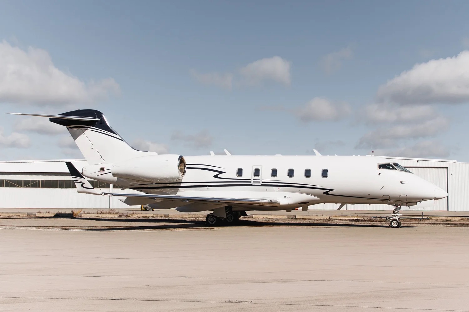 Bombardier Challenger 300 exterior for sale