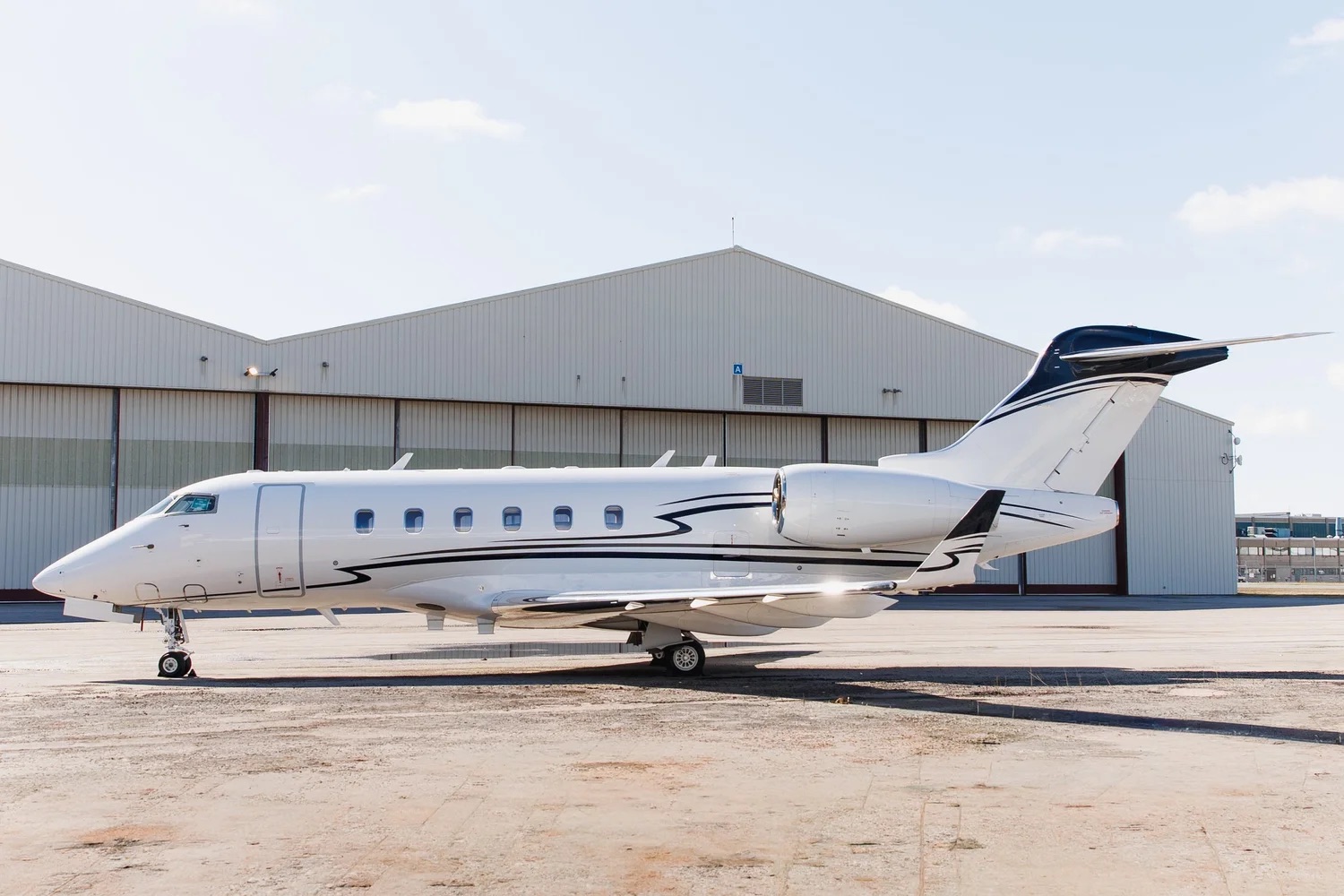 Bombardier Challenger 300 exterior for sale