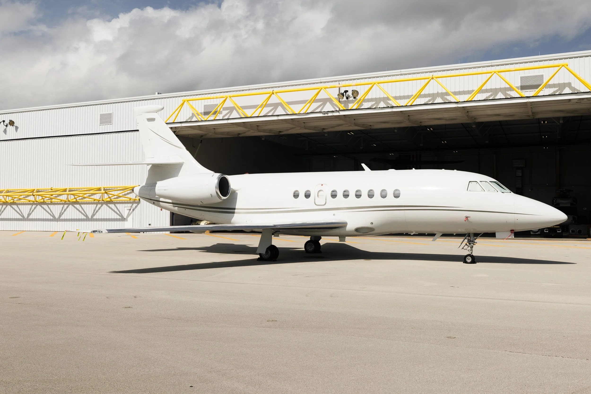 Dassault Falcon 2000 exterior
