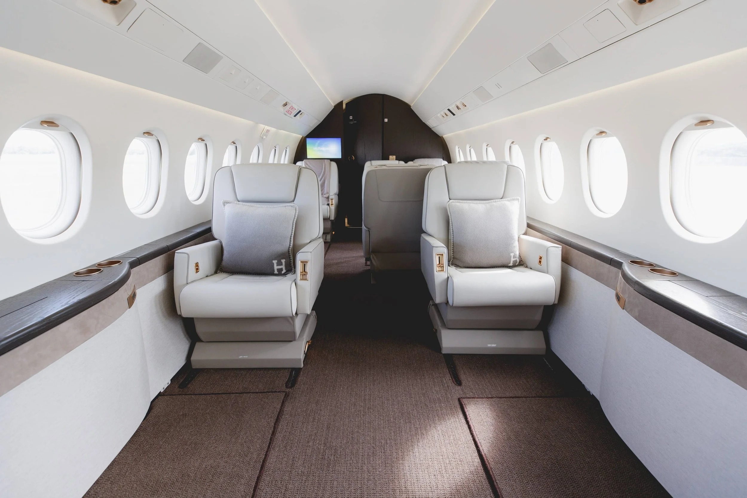 Dassault Falcon 2000 cabin