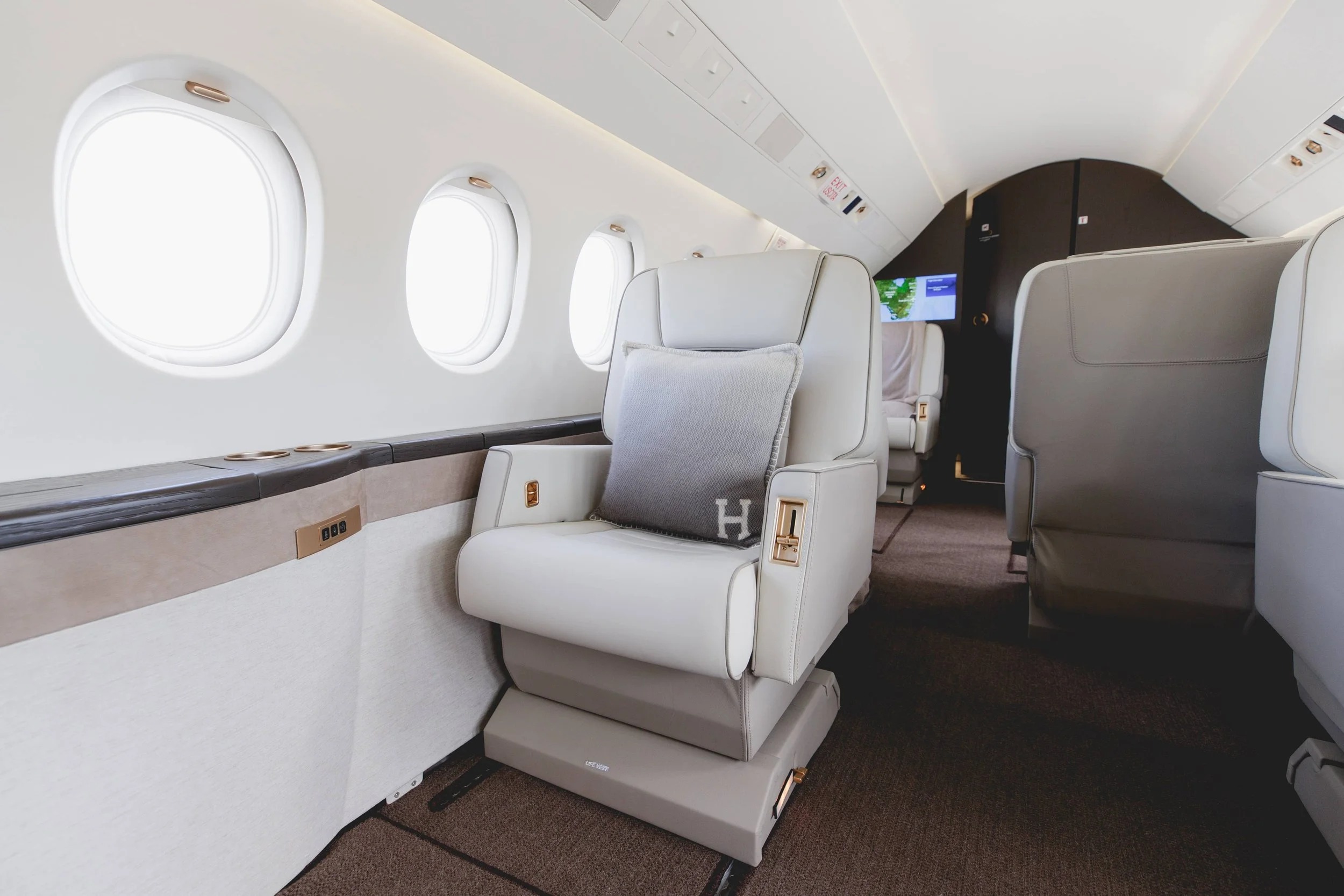 Dassault Falcon 2000 interior