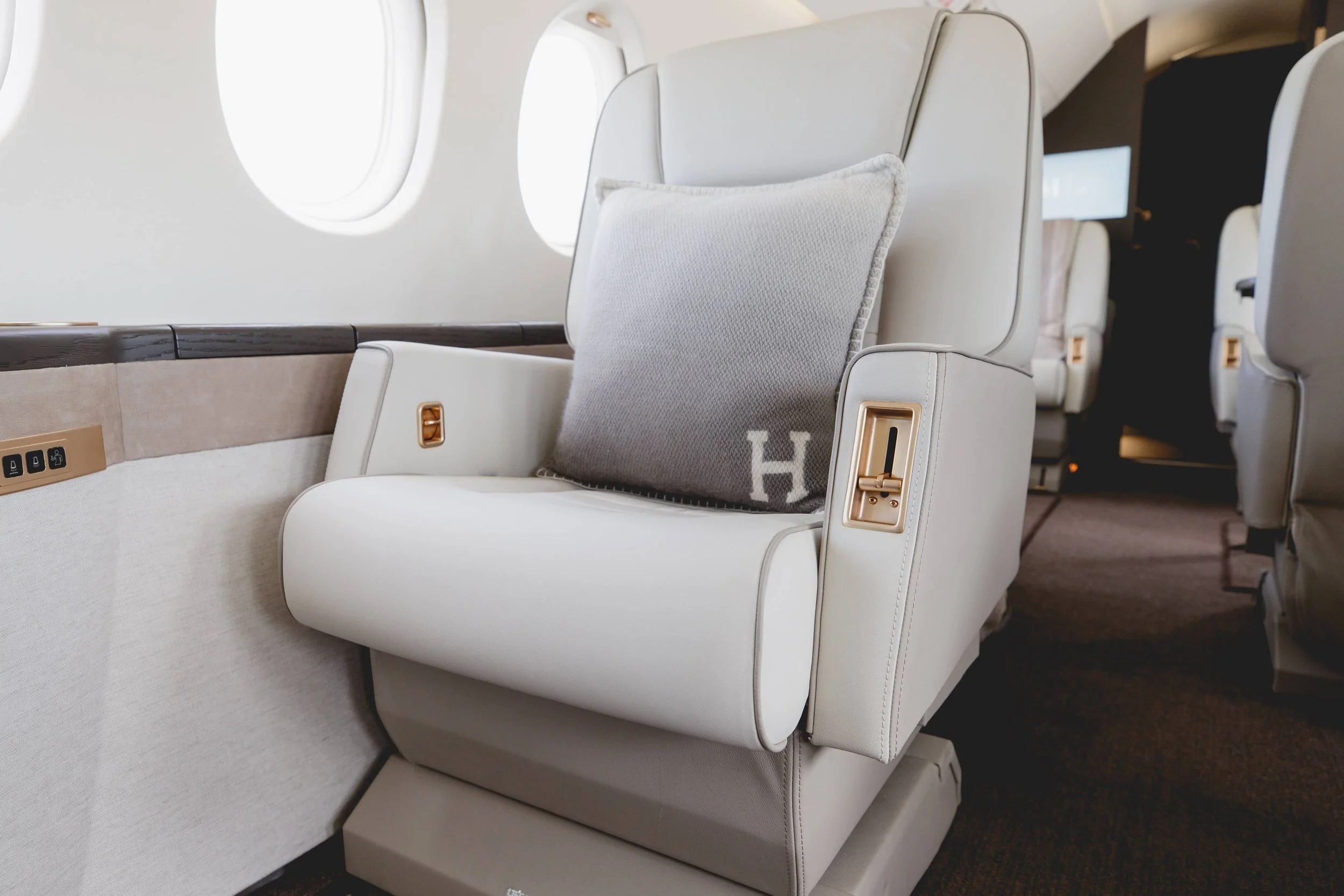 Dassault Falcon 2000 seating