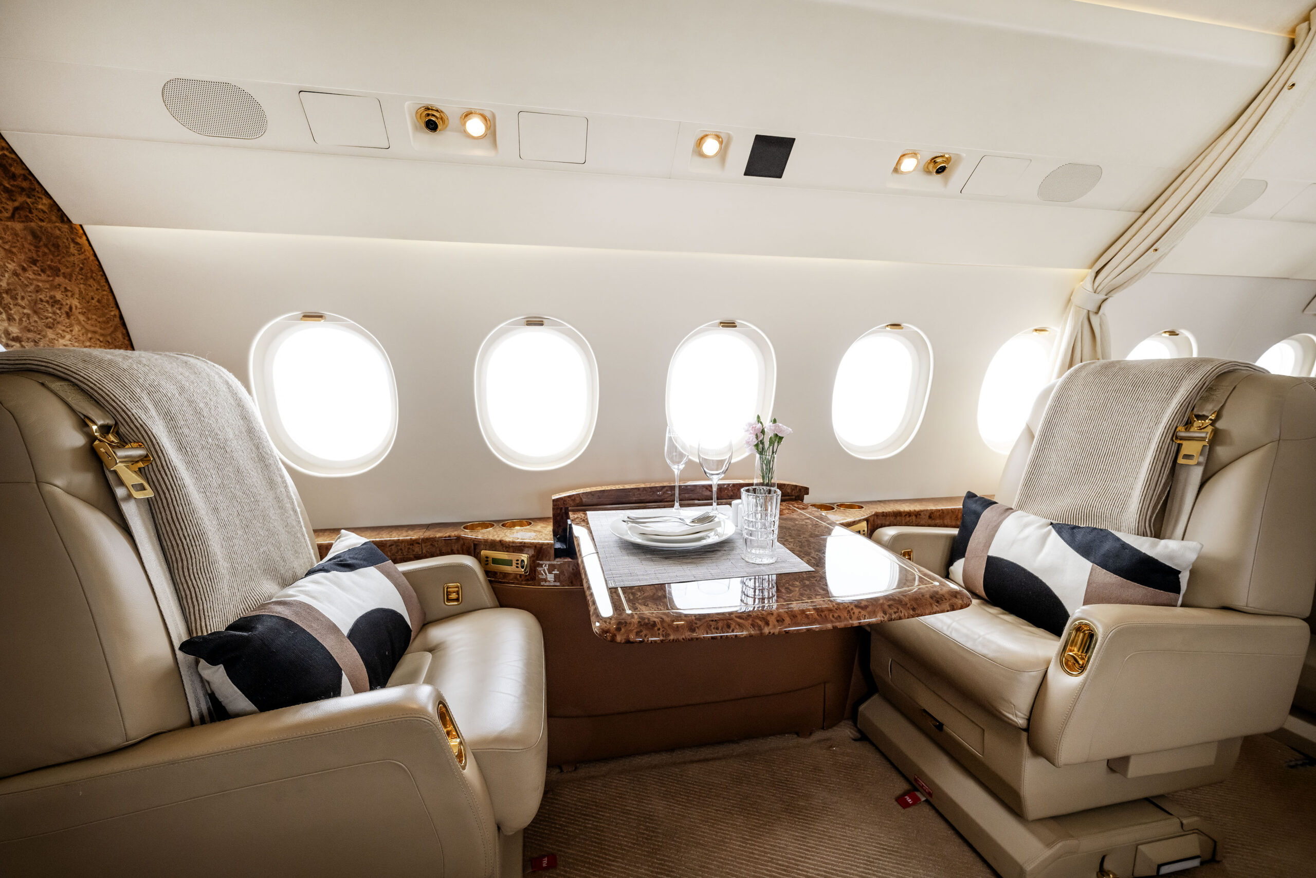 Dassault Falcon 2000EX EASy for sale — aft cabin seating