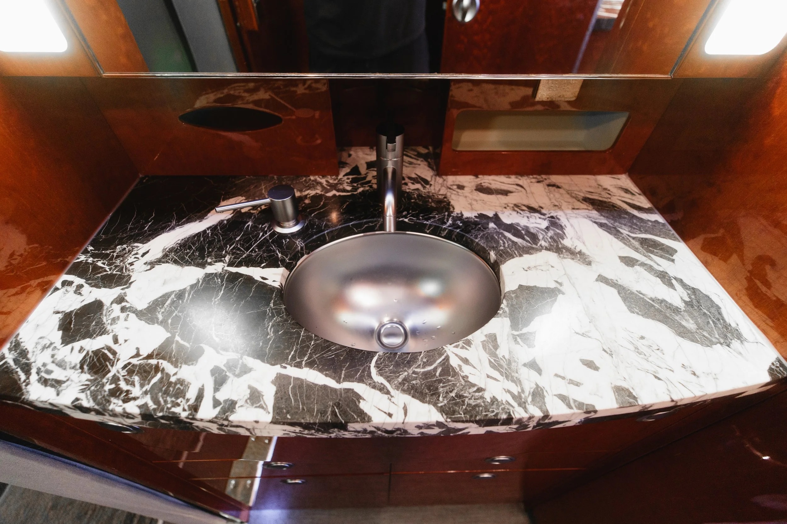 2007 Gulfstream G450 for sale — lavatory